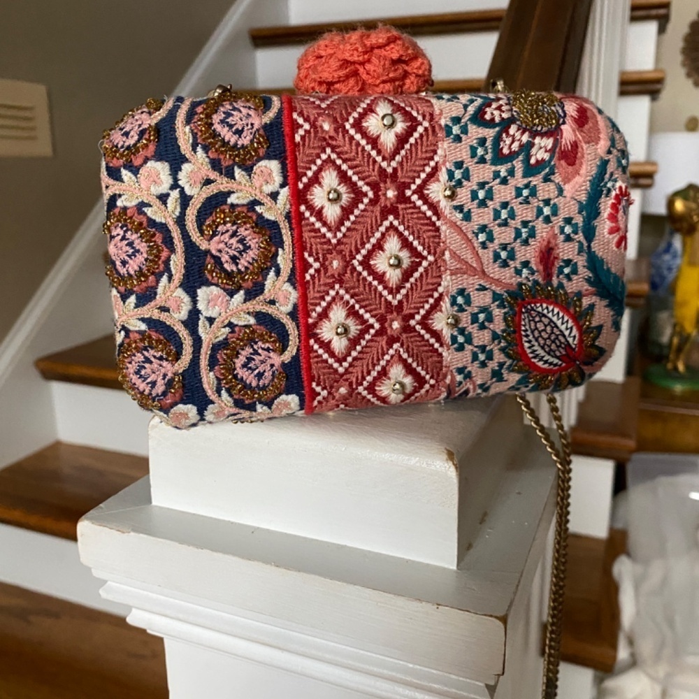 Anthropologie Nadia Pink Embroidered Clutch - Picture 3 of 7